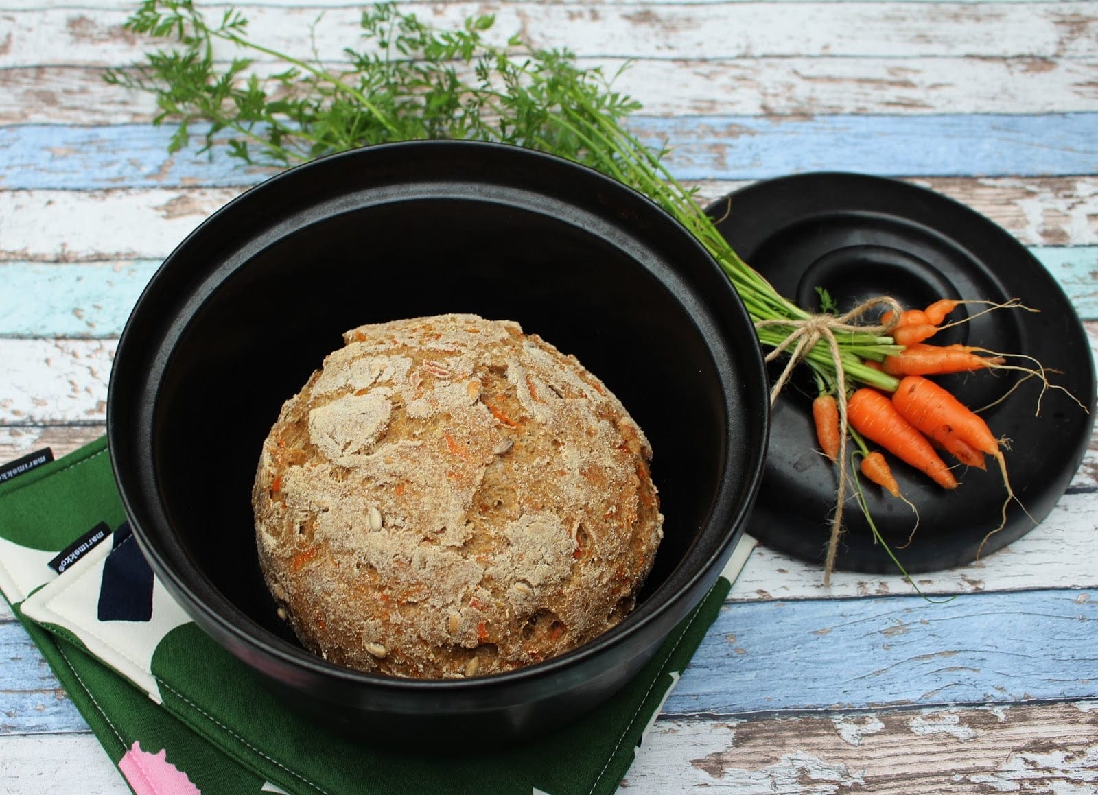 Gluteeniton Porkkanapataleipä