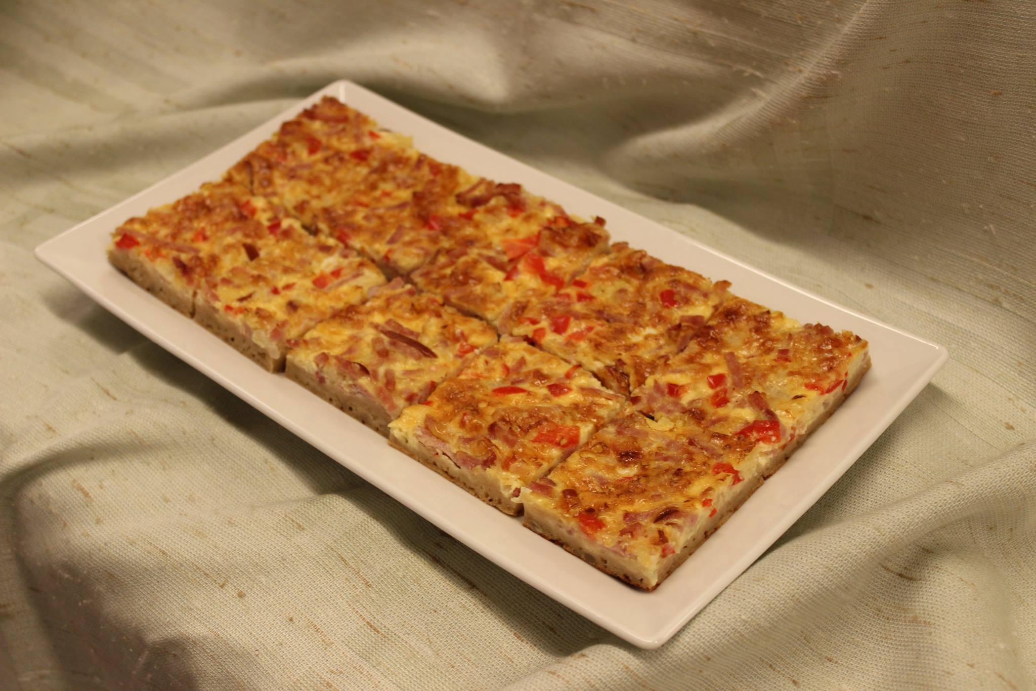 Gluteeniton Kinkkupizzapiirakka