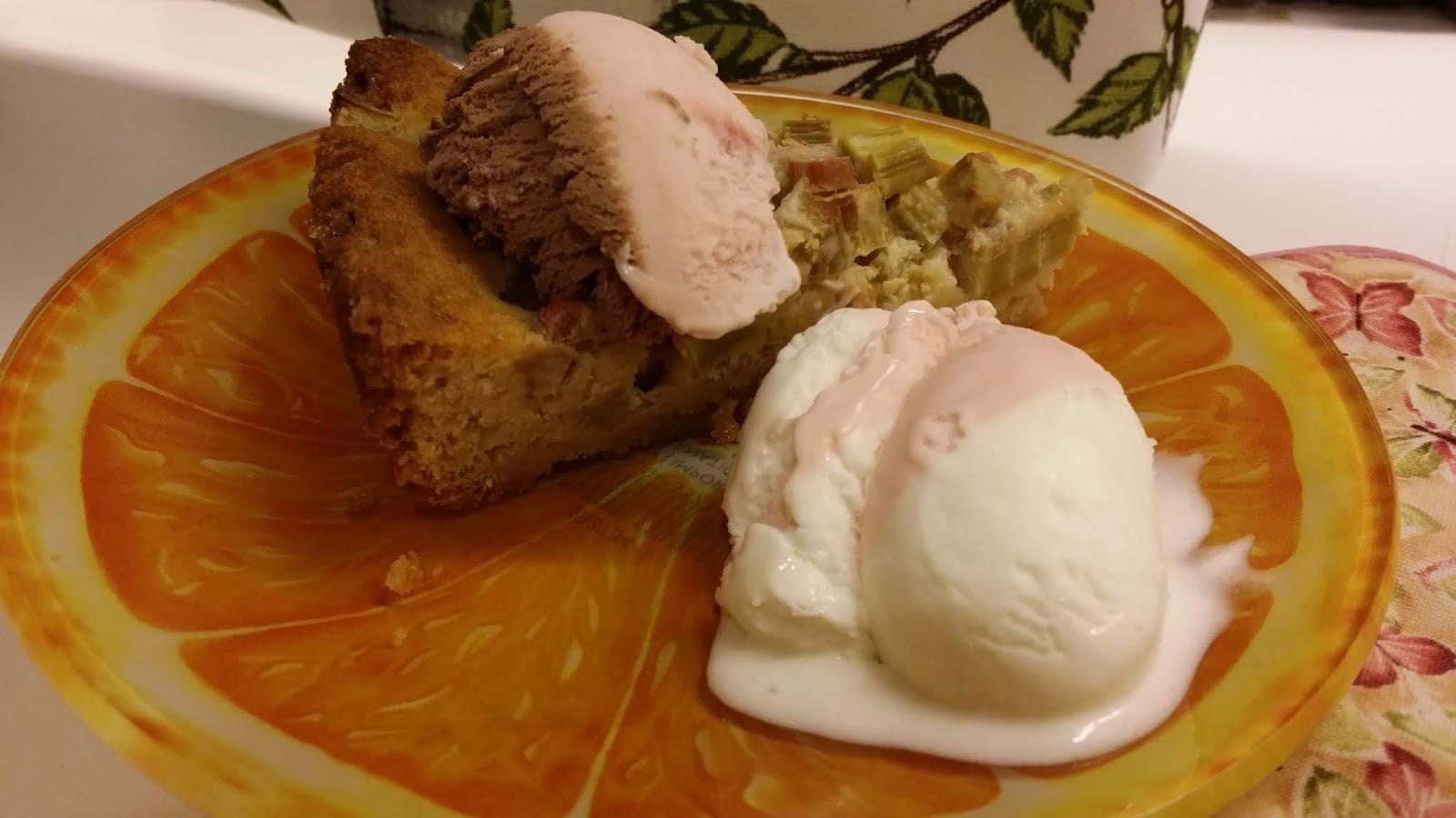 Glutenfri mjuk rabarberpaj