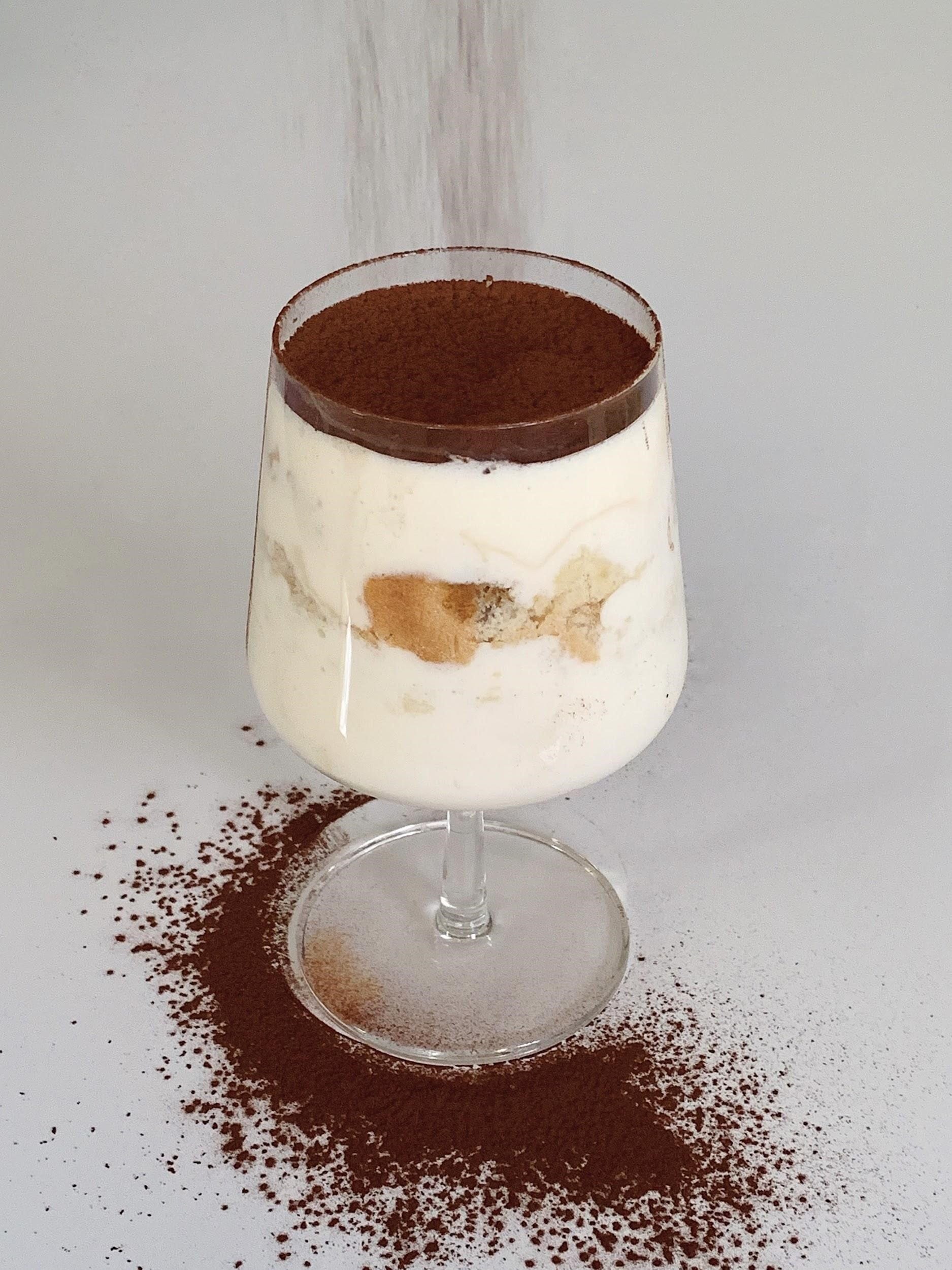 Gluteeniton tiramisu lasissa