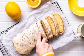 Gluteeniton chia-sitruunakakku