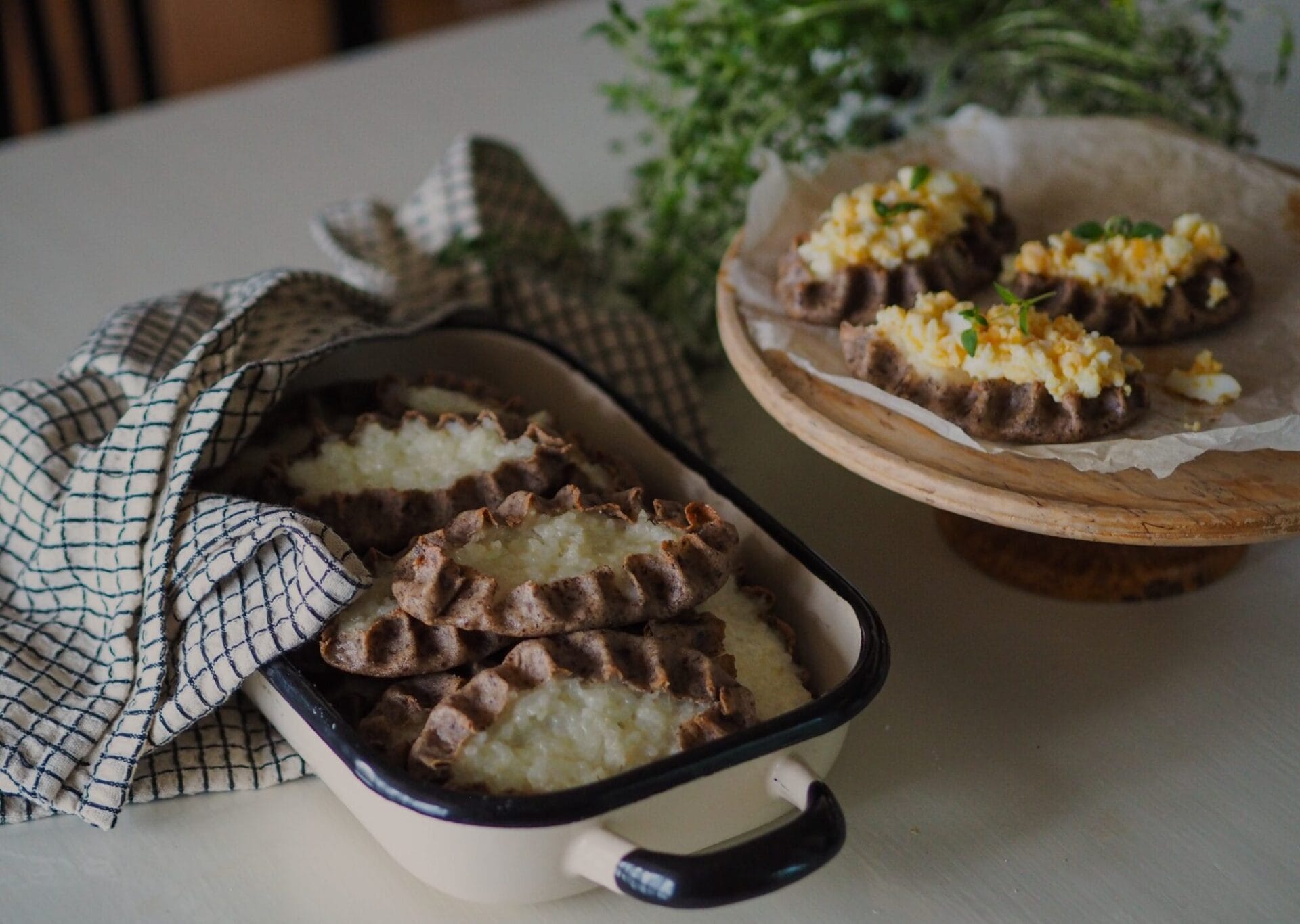 Gluteenittomat tummat riisipiirakat