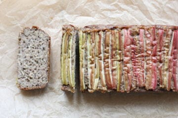 Gluteeniton raparperi-banaanileipä