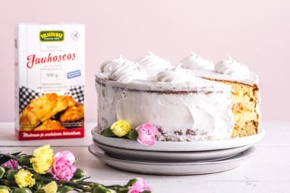 Gluteeniton sitruunainen täytekakku