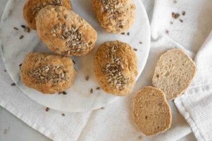 Gluteenittomat porkkanaiset sämpylät