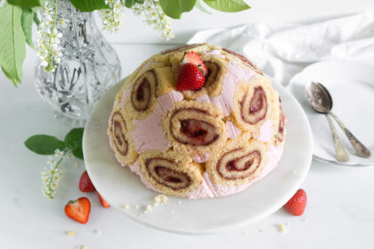 Gluteeniton Mansikka Charlotta-kakku