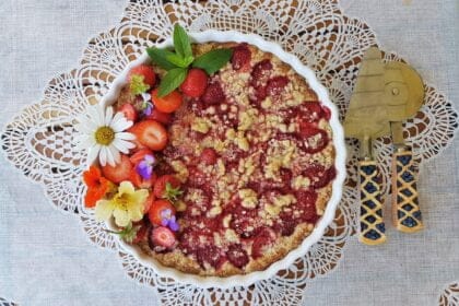 Gluteeniton mansikkamurupiirakka