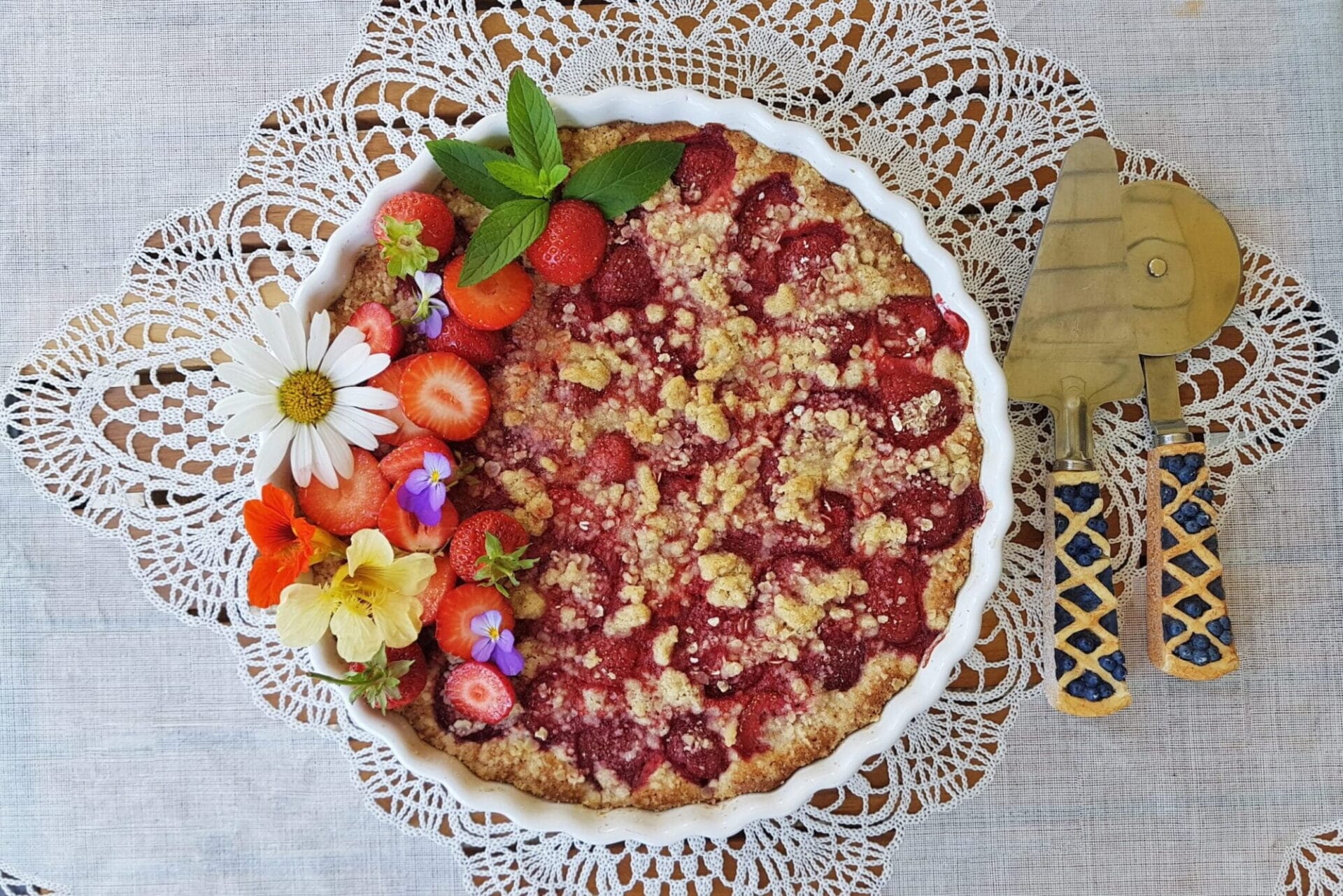 Gluteeniton mansikkamurupiirakka