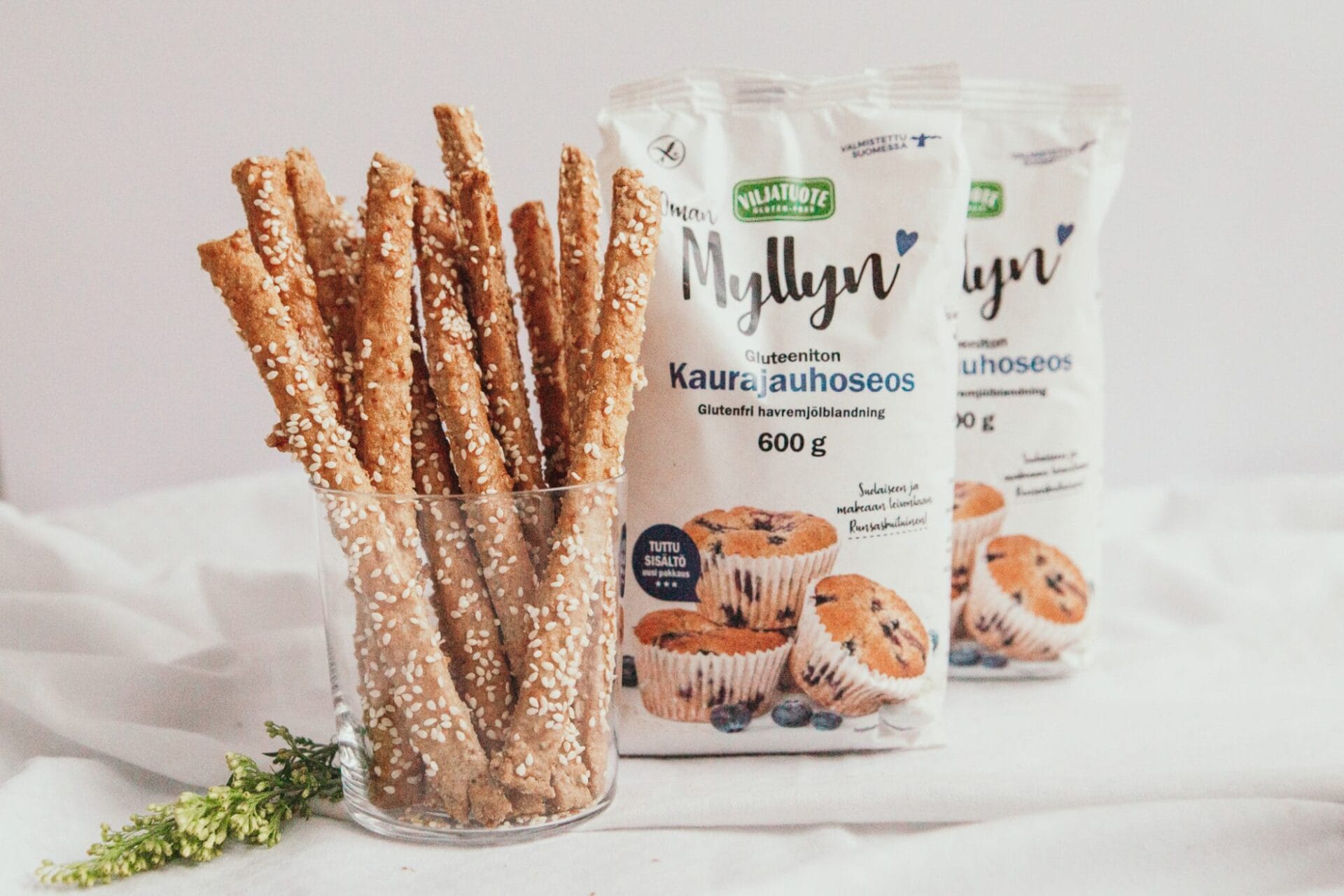 Gluten-free sesame sticks