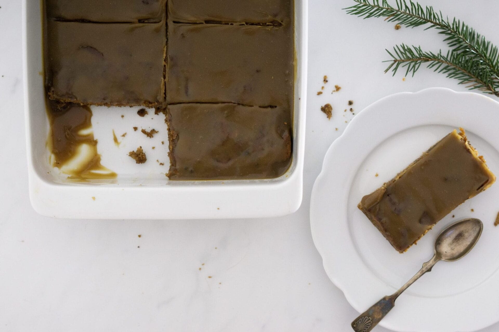Gluteeniton Tahmea taatelikakku eli ”sticky toffee pudding”