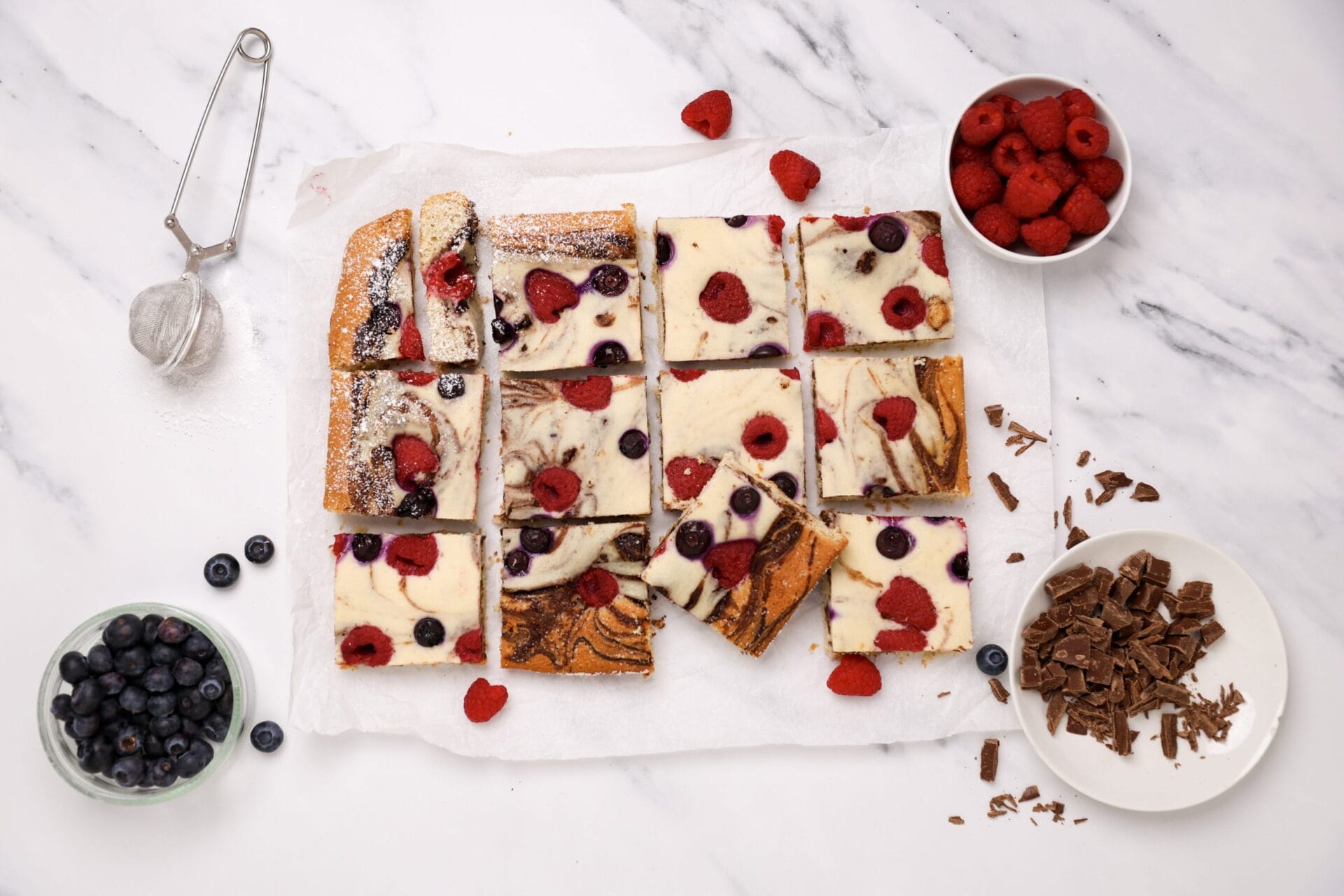 Gluten-free berry-quark tiger cake