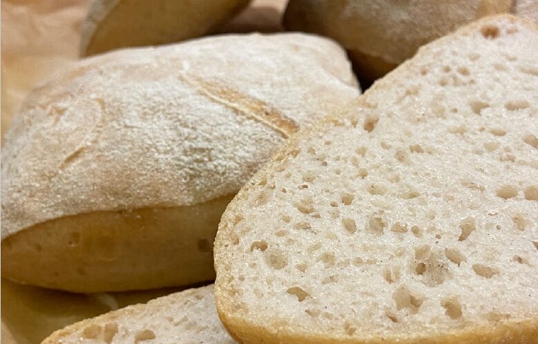 Gluteeniton Ciabatta hapanjuurella ja hiivalla