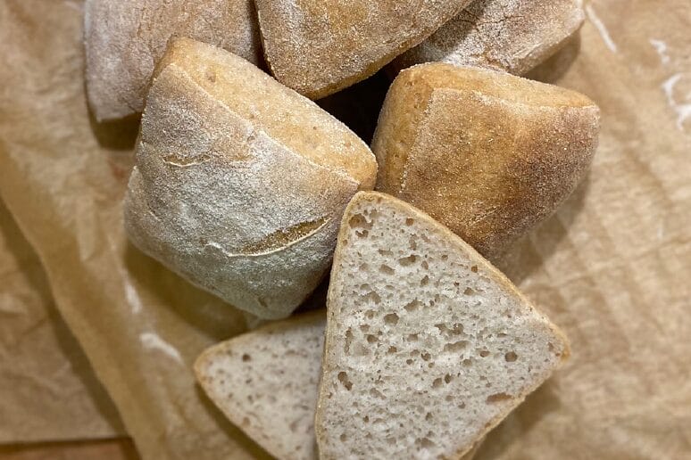 Gluteeniton Ciabatta Hapanjuurella