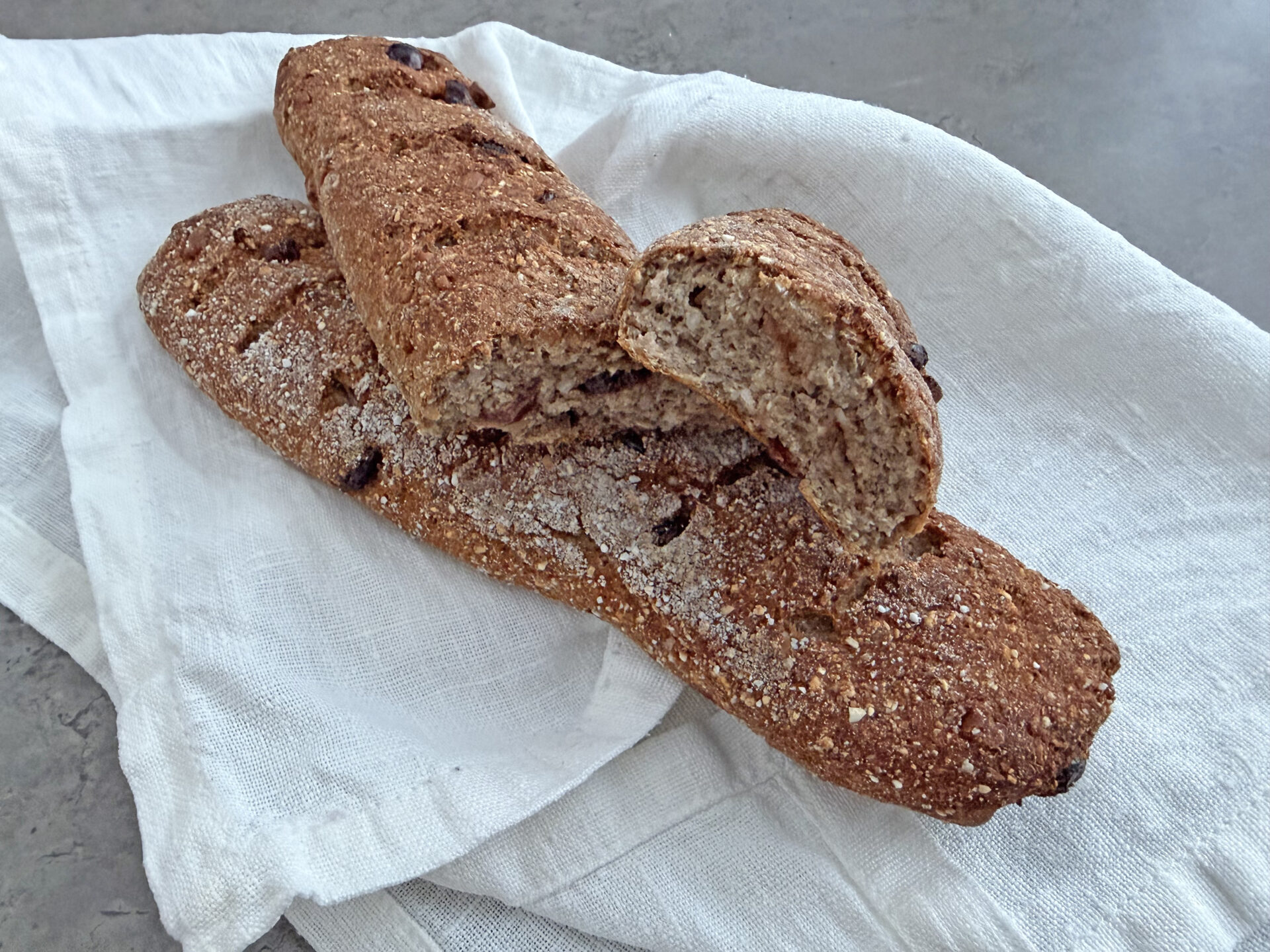 Gluteenittomat Hapanleipäbaguetit